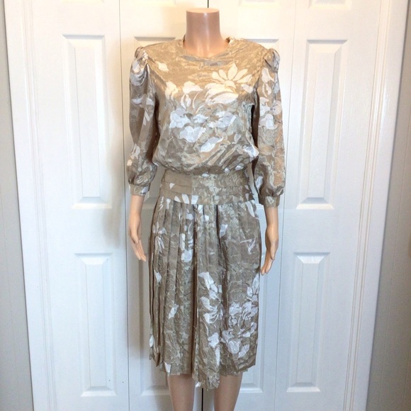 A.F. II Vintage Tan Floral Satin Pleated 3/4 Sleeve Secretary Dress Size 11/12 - Picture 1 of 7
